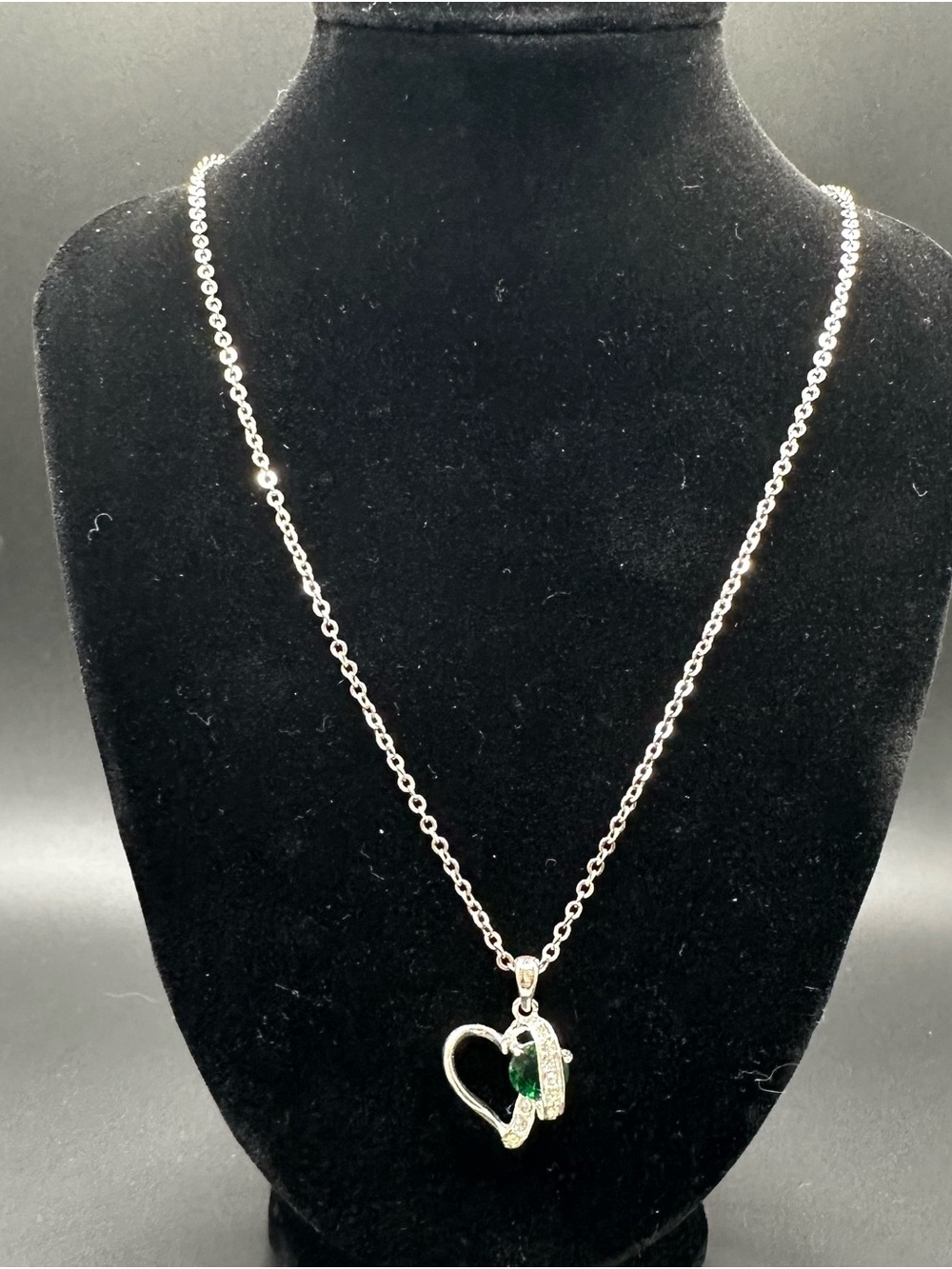 Avon Looping Heart Pendant Necklace w Green CZ May birthstone Silver-tone chain
